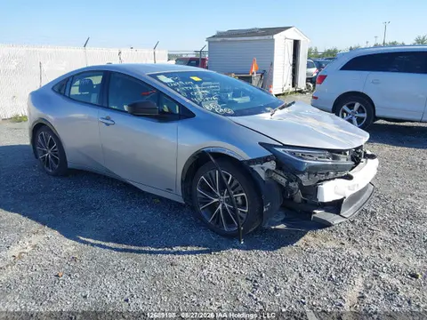 JTDADABU1R3007999 — 2024 Toyota Prius XLE, Передняя часть (Front), фото до ремонта