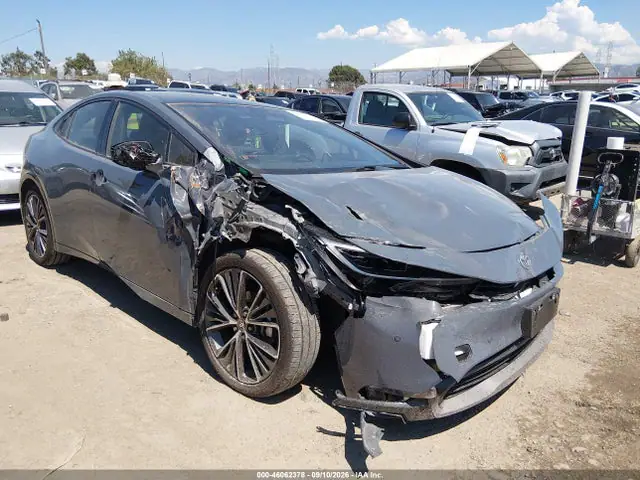 JTDACAAU2R3026890 — 2024 Toyota Prius XLE, Передняя часть (Front End), фото до ремонта