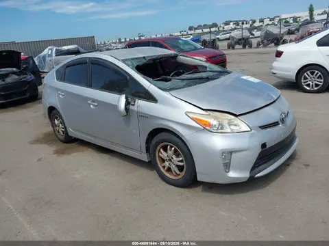 JTDKN3DU3F1936075 — 2015 Toyota Prius, Передняя часть (Front End), фото до ремонта