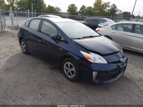 JTDKN3DU3F2004193 — 2015 Toyota Prius, Передний левый, фото до ремонта