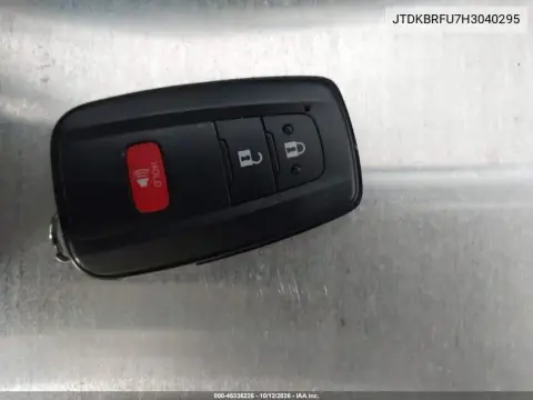 JTDKBRFU7H3040295 — 2017 Toyota Prius, Справа сзади, фото до ремонта