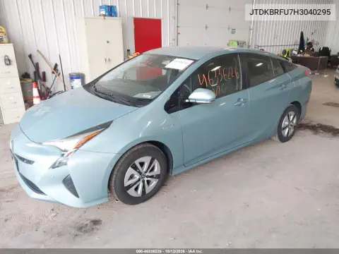2017 Toyota Prius Two VIN JTDKBRFU7H3040295 фото 3