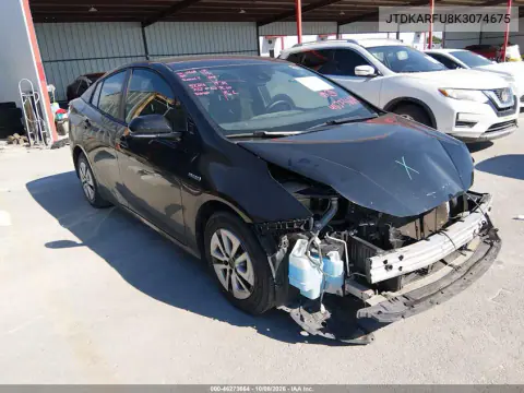 JTDKARFU8K3074675 — 2019 Toyota Prius, Передняя часть, фото до ремонта