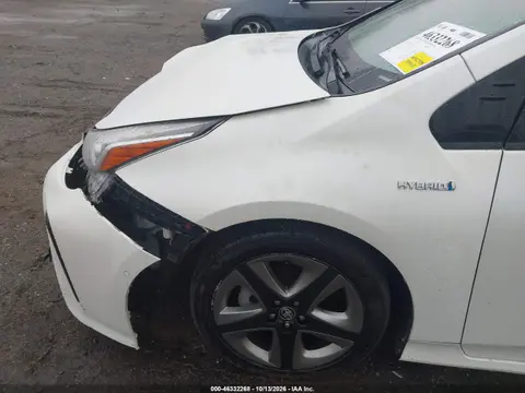 JTDKARFU4K3085379 — 2019 Toyota Prius, Передняя часть, фото до ремонта
