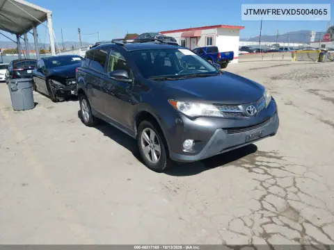 JTMWFREVXD5004065 — 2013 Toyota RAV4, Сзади, фото до ремонта