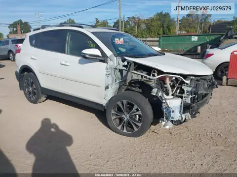 JTMDFREVXFJ029579 — 2015 Toyota RAV4, Передняя часть, фото до ремонта