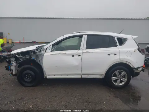 JTMRFREV6FJ026586 — 2015 Toyota RAV4, Неизвестные повреждения, фото до ремонта