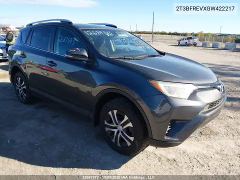 2T3BFREVXGW422217 — 2016 Toyota RAV4, Сзади, фото до ремонта