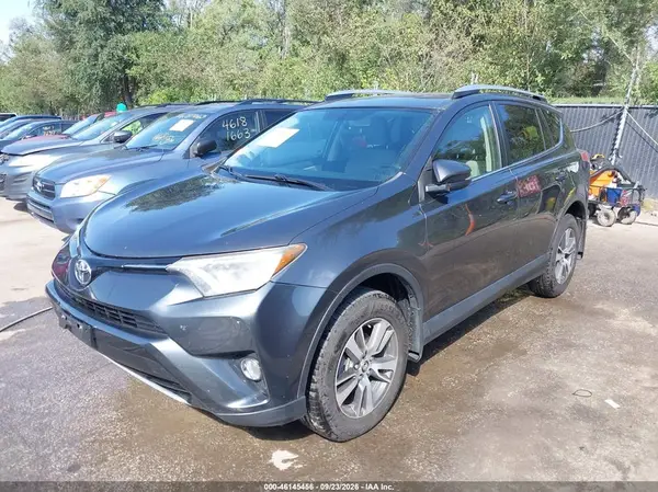 JTMWFREV3GD090717 — 2016 Toyota RAV4, фото 2 с аукциона IAAI, Правый бок