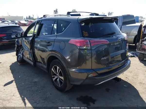 JTMWFREV7GJ081973 — 2016 Toyota RAV4, фото 3 с аукциона IAAI, Левый бок