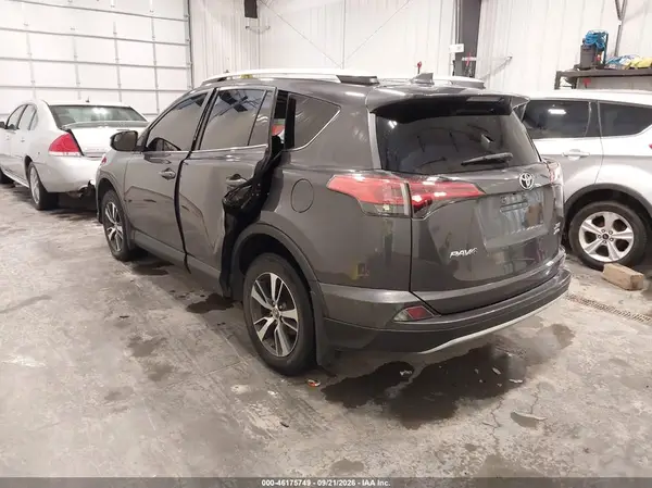 2T3RFREV9GW434535 — 2016 Toyota RAV4, фото 3 с аукциона IAAI, Левый бок