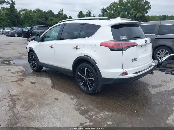2T3BFREV0GW501931 — 2016 Toyota RAV4, фото 3 с аукциона IAAI, Передняя часть
