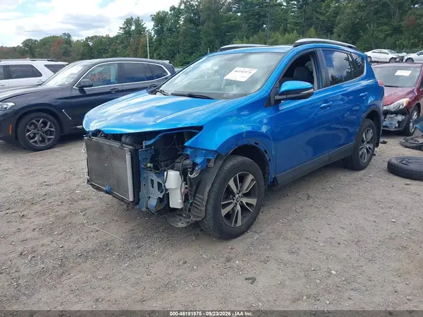 JTMRFREV4GJ077084 — 2016 Toyota RAV4, фото 2 с аукциона IAAI, Передняя часть