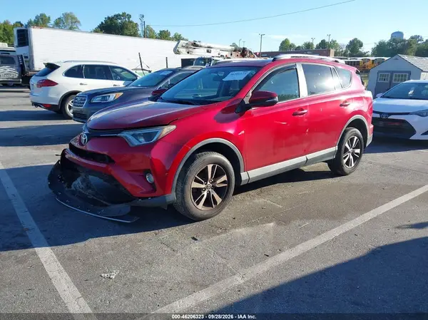 2T3WFREV1GW242643 — 2016 Toyota RAV4, фото 2 с аукциона IAAI, Передняя часть