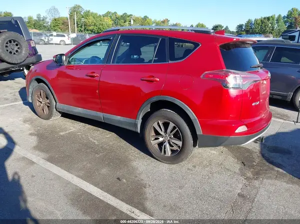 2T3WFREV1GW242643 — 2016 Toyota RAV4, фото 3 с аукциона IAAI, Передняя часть