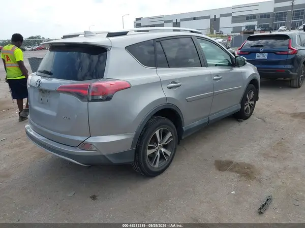 2T3WFREV8GW267426 — 2016 Toyota RAV4, фото 4 с аукциона IAAI, Задняя часть слева