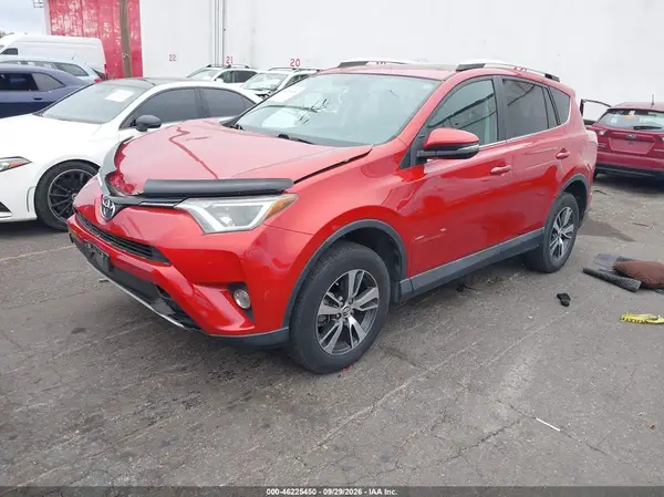 2T3RFREV0GW486653 — 2016 Toyota RAV4, фото 2 с аукциона IAAI, Передняя часть