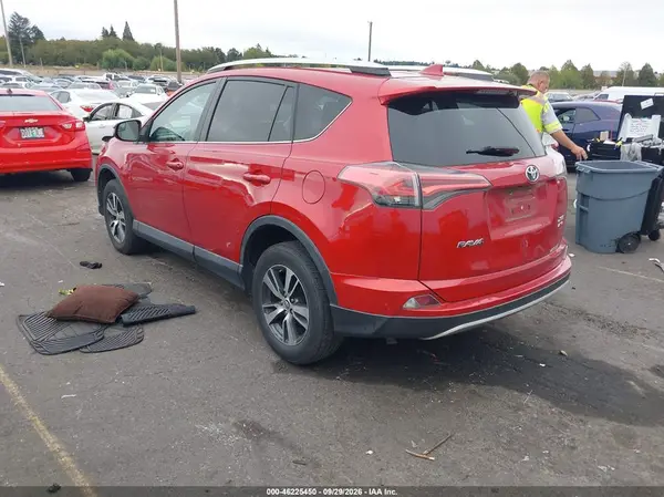 2T3RFREV0GW486653 — 2016 Toyota RAV4, фото 3 с аукциона IAAI, Передняя часть