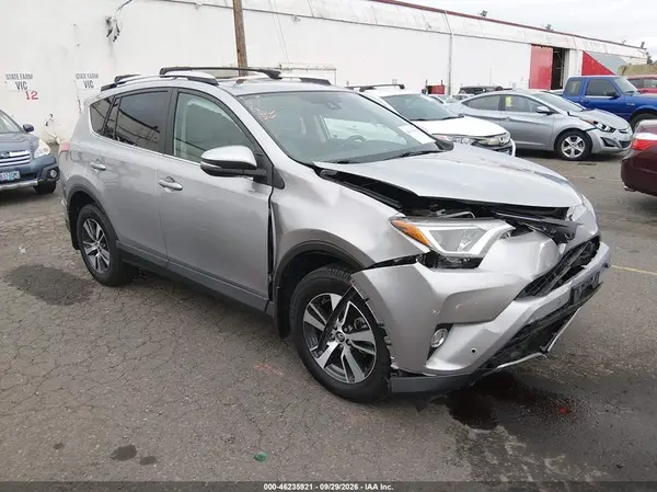 2T3RFREV1GW427031 — 2016 Toyota RAV4, Передняя часть (Front End), фото до ремонта