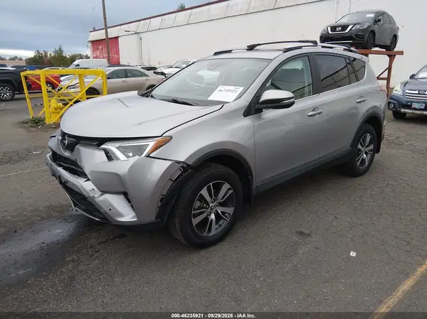 2T3RFREV1GW427031 — 2016 Toyota RAV4, фото 2 с аукциона IAAI, Передняя часть