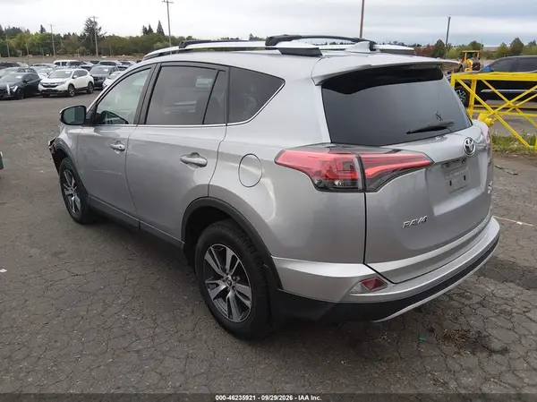 2T3RFREV1GW427031 — 2016 Toyota RAV4, фото 3 с аукциона IAAI, Передняя часть
