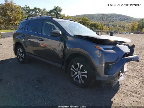 JTMBFREV7GD192097 — 2016 Toyota RAV4, Передняя часть, фото до ремонта