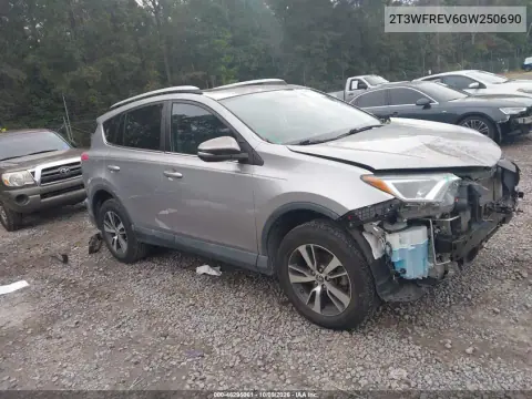 2T3WFREV6GW250690 — 2016 Toyota RAV4, Передняя часть, фото до ремонта