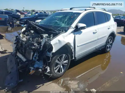 JTMRFREV6GJ067110 — 2016 Toyota RAV4, фото 2 с аукциона IAAI, Опрокидывание