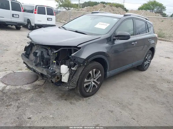 JTMBFREV9HJ709127 — 2017 Toyota RAV4, фото 2 с аукциона IAAI, Передняя часть