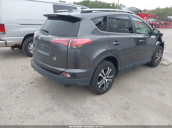 JTMBFREV9HJ709127 — 2017 Toyota RAV4, фото 4 с аукциона IAAI, Передняя часть