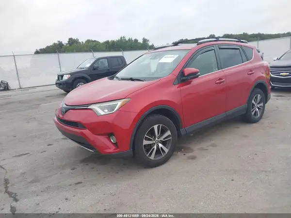 JTMRFREV1HJ112407 — 2017 Toyota RAV4, фото 2 с аукциона IAAI, Передняя часть справа