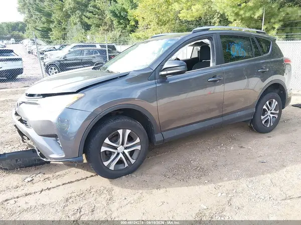 2T3ZFREV5HW361648 — 2017 Toyota RAV4, фото 2 с аукциона IAAI 14.10.2026, Передняя часть