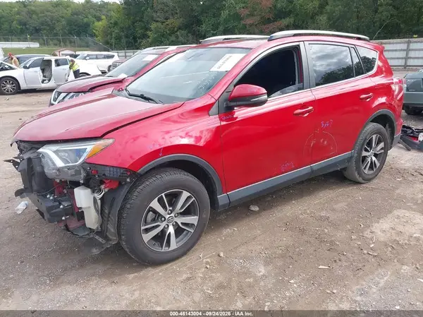 JTMWFREV4HJ140821 — 2017 Toyota RAV4, фото 2 с аукциона IAAI, Передняя часть