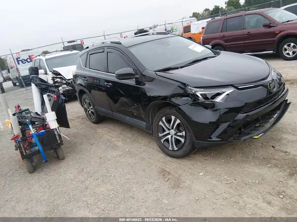 2T3BFREV0HW646047 — 2017 Toyota RAV4, Передняя часть справа (Right Front), фото до ремонта