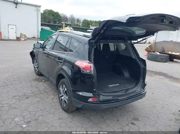 2T3BFREV0HW606504 — 2017 Toyota RAV4, фото 3 с аукциона IAAI 06.10.2026, Передняя часть