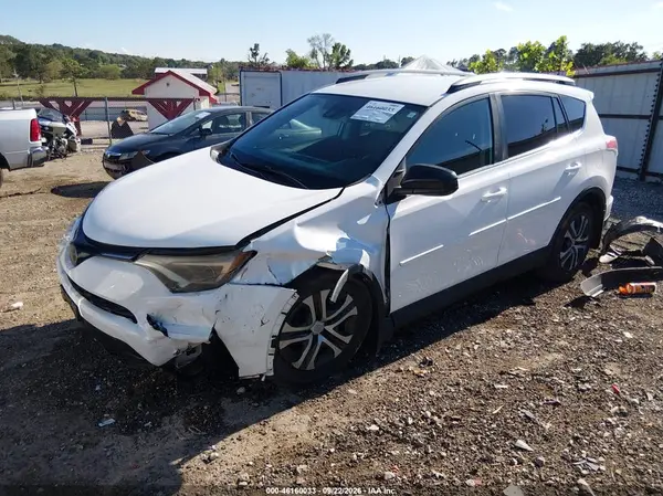 2T3BFREV1HW571391 — 2017 Toyota RAV4, фото 2 с аукциона IAAI, Передняя часть