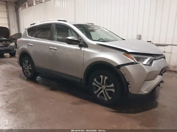 2T3BFREV2HW652190 — 2017 Toyota RAV4, Передняя часть (Front End), фото до ремонта