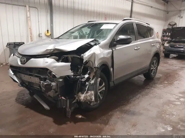 2T3BFREV2HW652190 — 2017 Toyota RAV4, фото 2 с аукциона IAAI 13.10.2026, Передняя часть