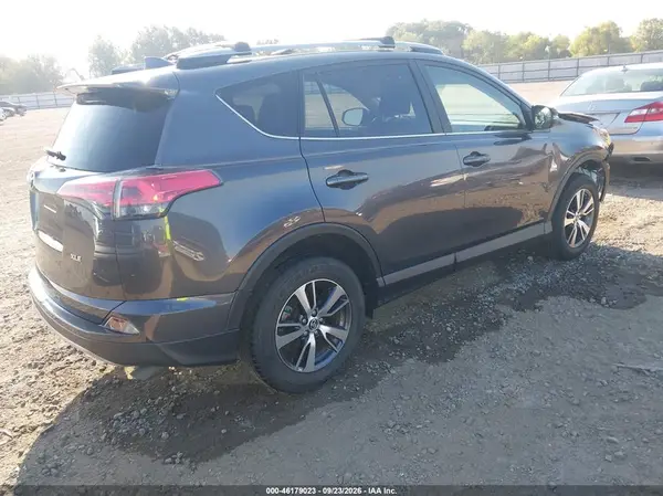 JTMWFREV3HJ144455 — 2017 Toyota RAV4, фото 4 с аукциона IAAI, Передняя часть