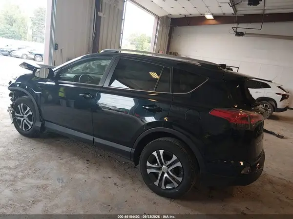 2T3ZFREV6HW374246 — 2017 Toyota RAV4, фото 3 с аукциона IAAI, Передняя часть
