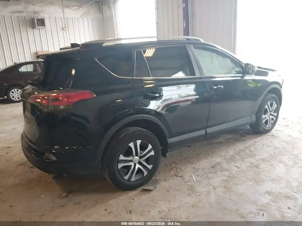 2T3ZFREV6HW374246 — 2017 Toyota RAV4, фото 4 с аукциона IAAI, Передняя часть