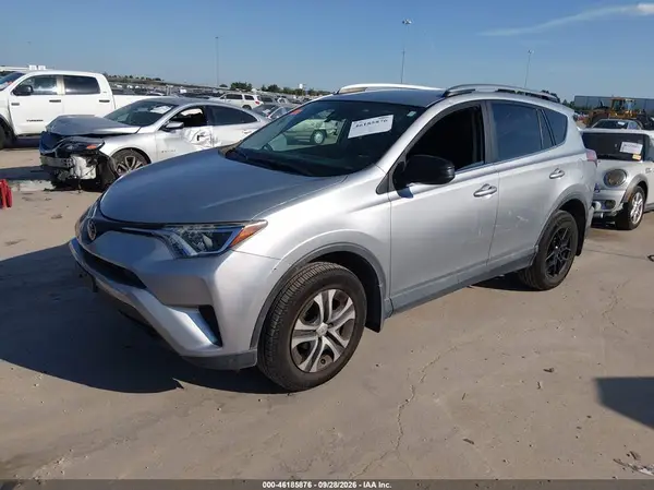 2T3ZFREV2HW333371 — 2017 Toyota RAV4, фото 2 с аукциона IAAI, Задняя часть справа