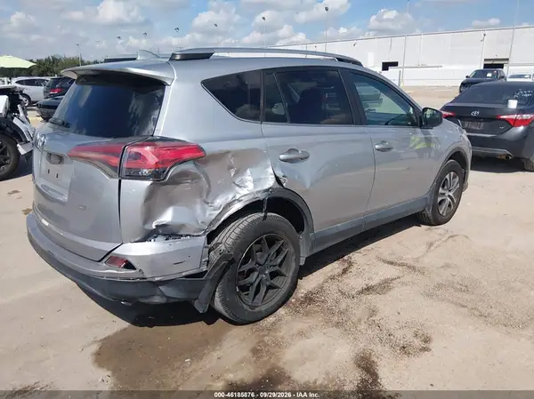 2T3ZFREV2HW333371 — 2017 Toyota RAV4, фото 4 с аукциона IAAI, Задняя часть справа