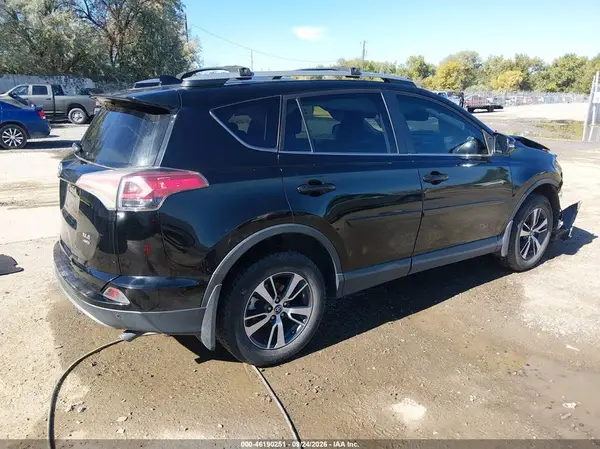2T3RFREV8HW654458 — 2017 Toyota RAV4, фото 4 с аукциона IAAI, Передняя часть
