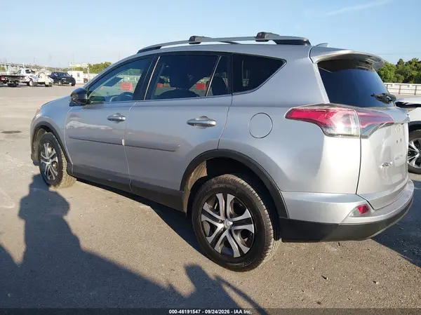 2T3ZFREV4HW353265 — 2017 Toyota RAV4, фото 3 с аукциона IAAI, Передняя часть справа