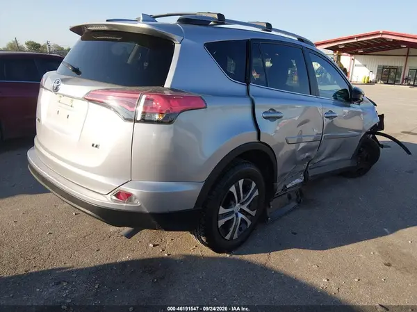 2T3ZFREV4HW353265 — 2017 Toyota RAV4, фото 4 с аукциона IAAI, Передняя часть справа