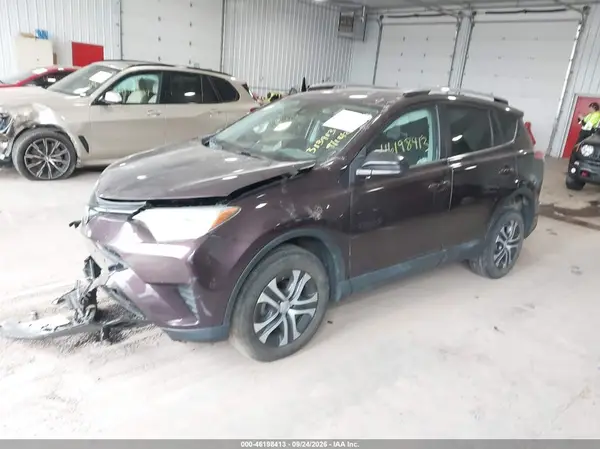 2T3BFREV0HW643004 — 2017 Toyota RAV4, фото 2 с аукциона IAAI, Передняя часть