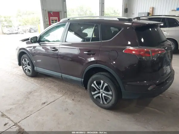 2T3BFREV0HW643004 — 2017 Toyota RAV4, фото 3 с аукциона IAAI, Передняя часть