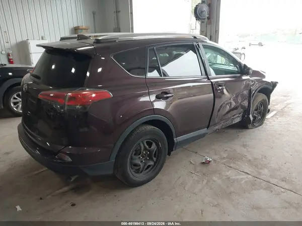 2T3BFREV0HW643004 — 2017 Toyota RAV4, фото 4 с аукциона IAAI, Передняя часть