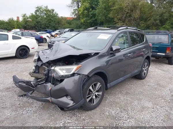2T3RFREV5HW695923 — 2017 Toyota RAV4, фото 2 с аукциона IAAI, Передняя часть